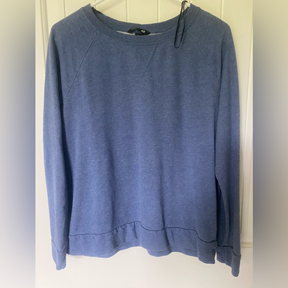 Blue long-sleeve crewneck sweatshirt size medium
